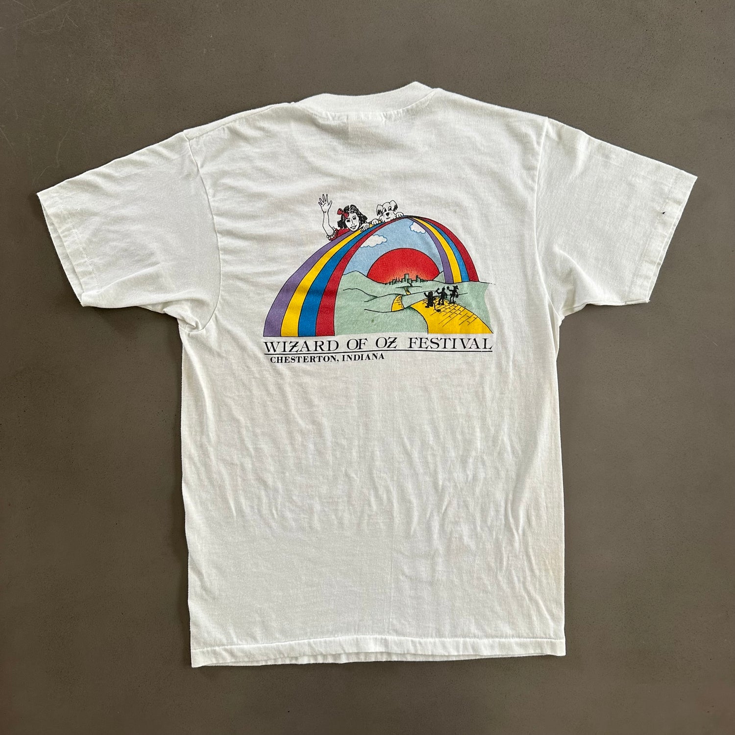 Vintage 1990s Wizard of OZ Festival T-shirt size Large