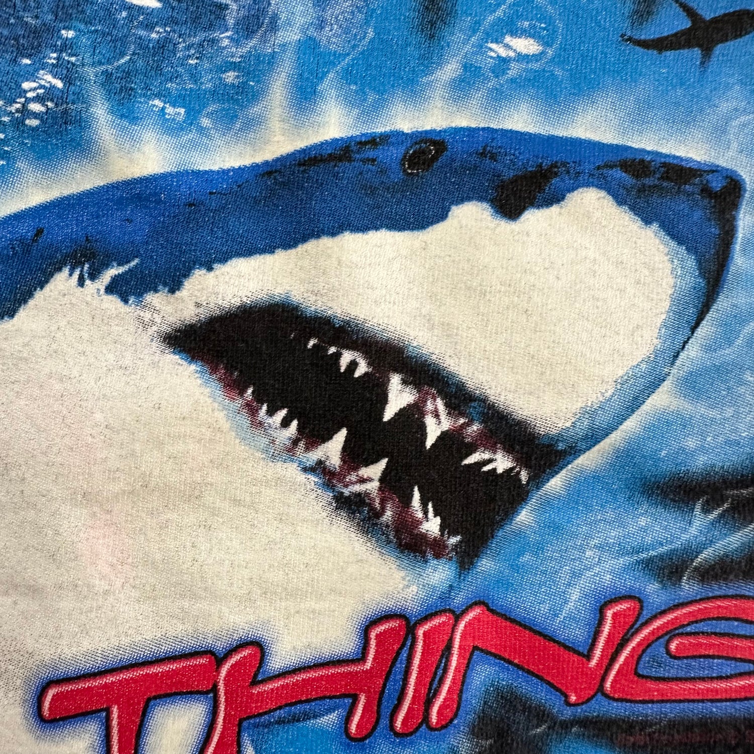 Vintage 1990s Shark T-shirt size Small