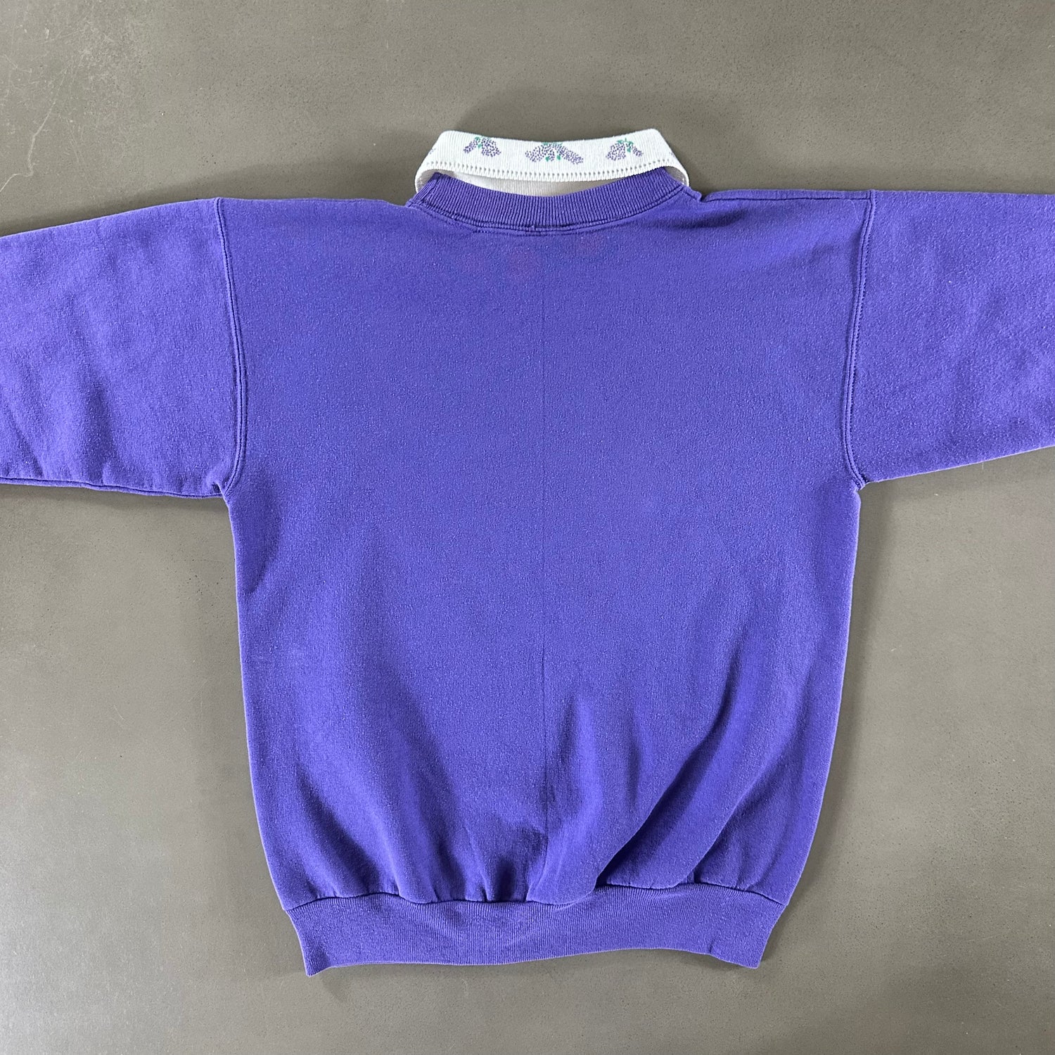 Vintage 1990s Lilac Sweatshirt size Small