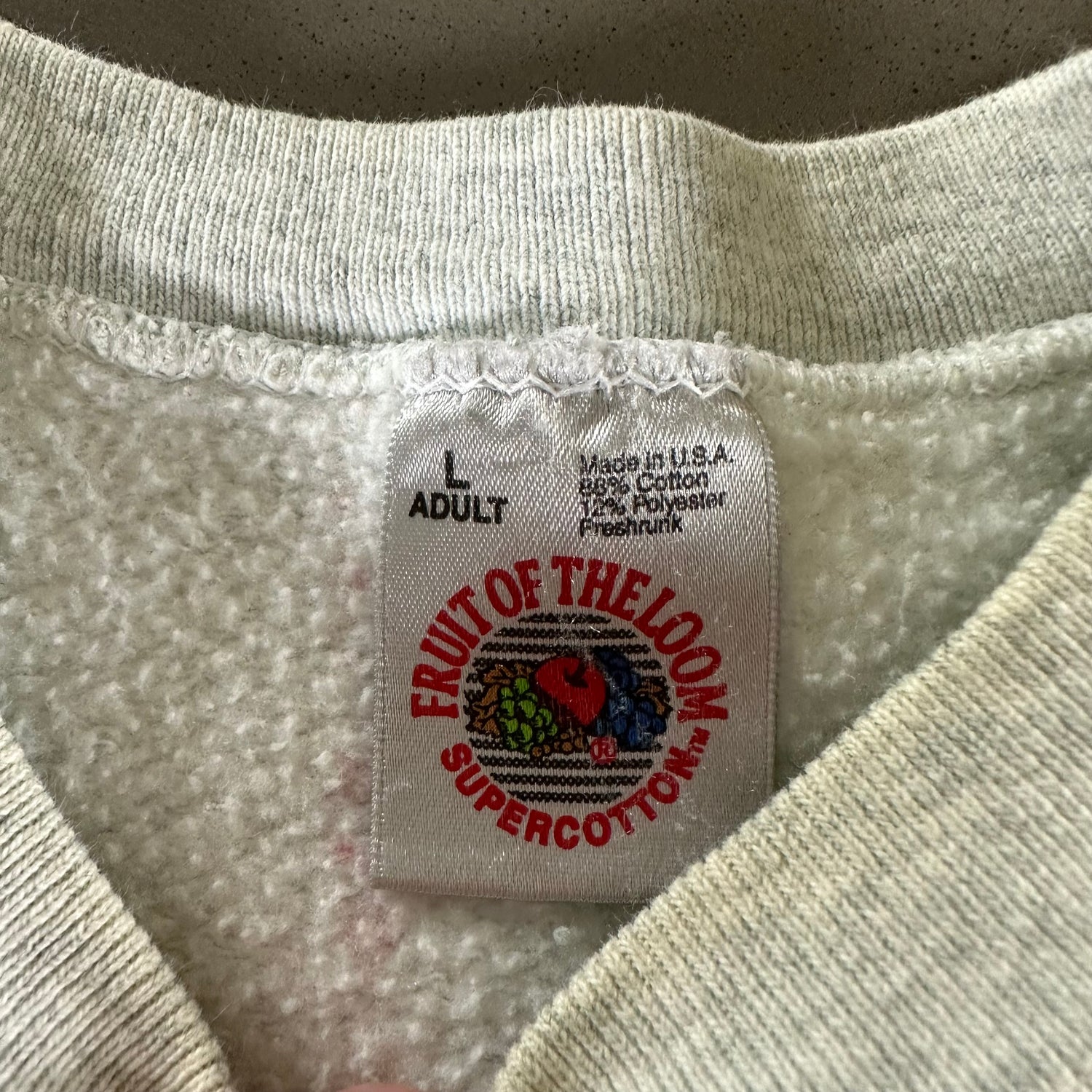 Vintage 1990s Holy Cross Sweatshirt size Large