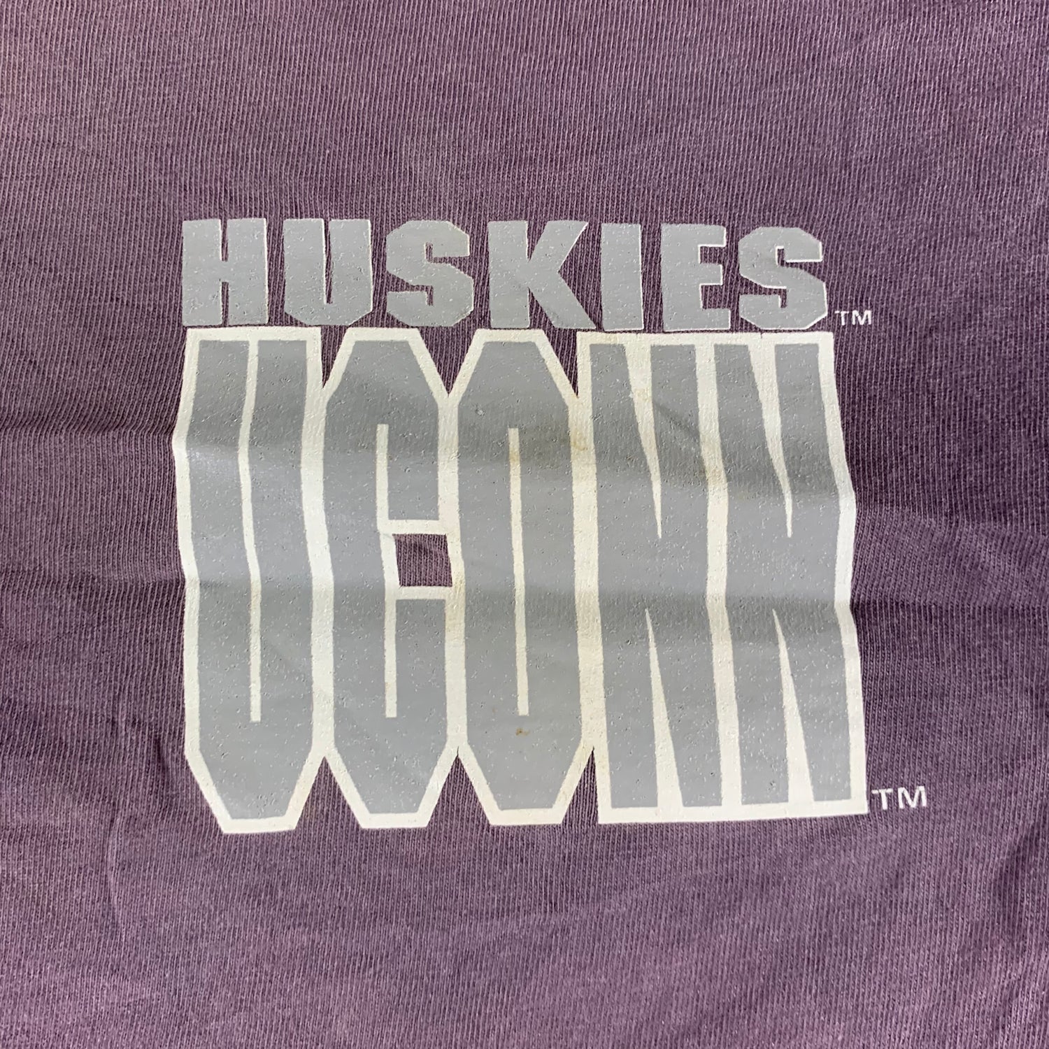 Vintage 1990s University of Connecticut T-shirt size Large