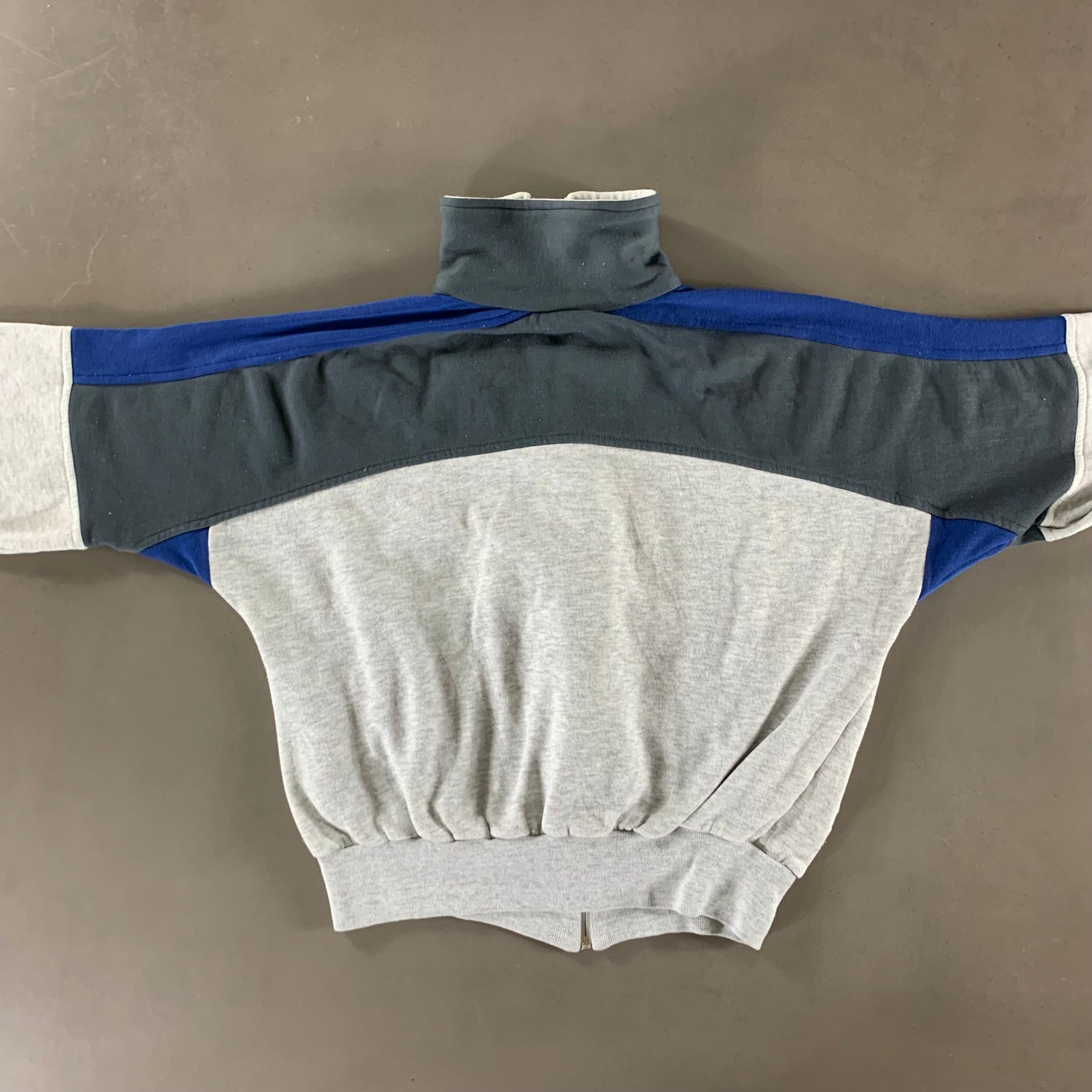 Vintage 1980s Puma Sweatshirt size Medium